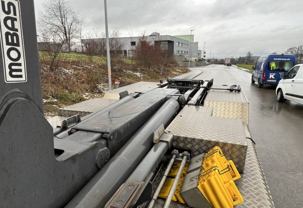 (D) 2015 MB-Arocs 3245 8x2 Haken
