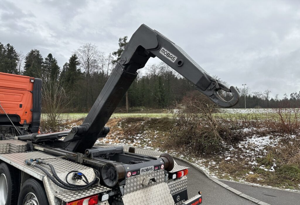 (D) 2015 MB-Arocs 3245 8x2 Haken