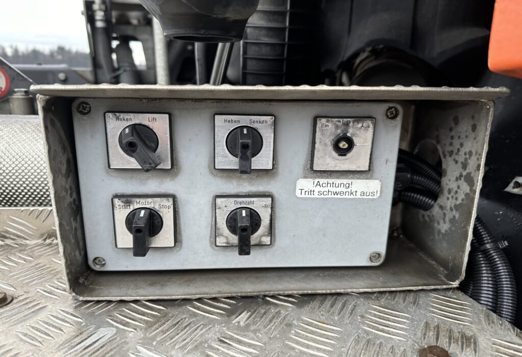 (D) 2015 MB-Arocs 3245 8x2 Haken