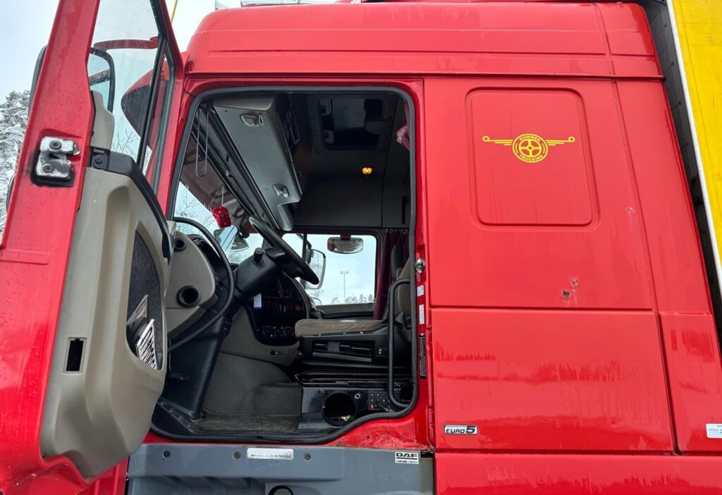 (D) 2008 DAF XF 105.410 4x2 Blache / HB