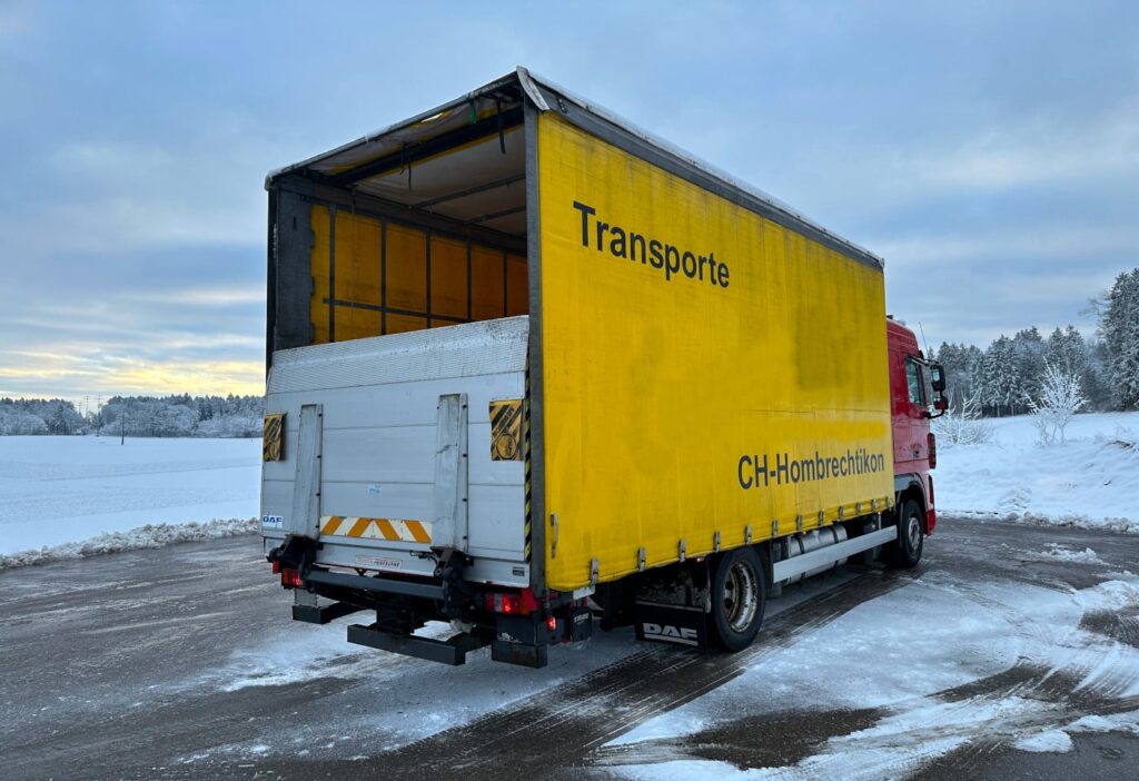 (D) 2008 DAF XF 105.410 4x2 Blache / HB