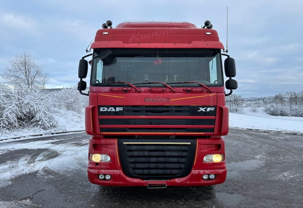 (D) 2008 DAF XF 105.410 4x2 Blache / HB