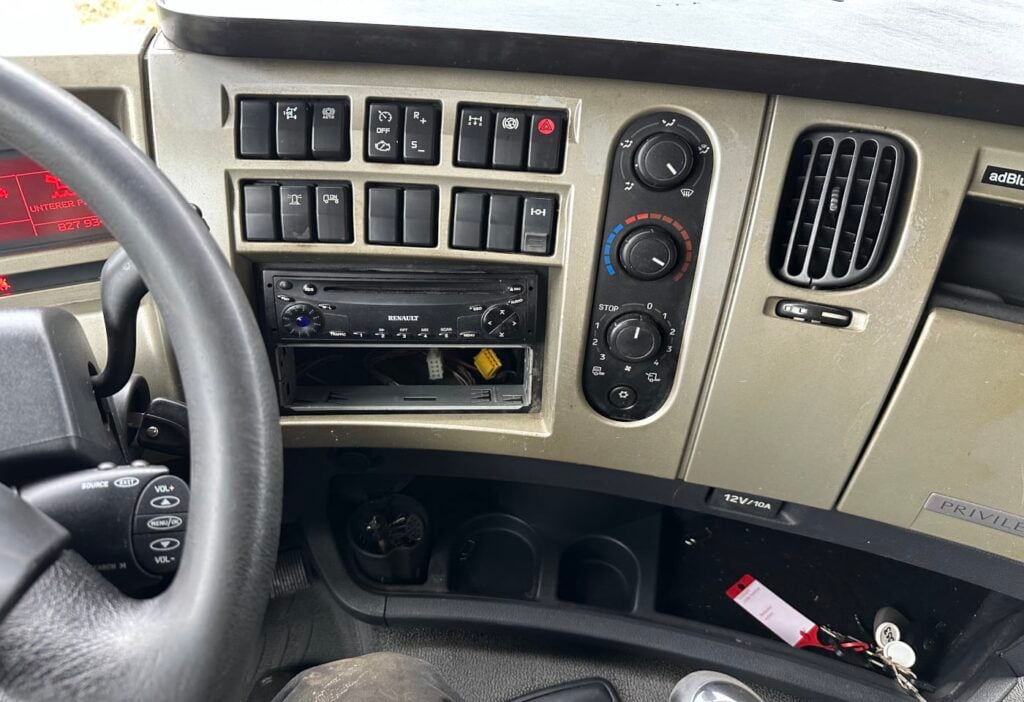 (D) 2007 Renault Premium 450 6x2*4 Brücke / Kran