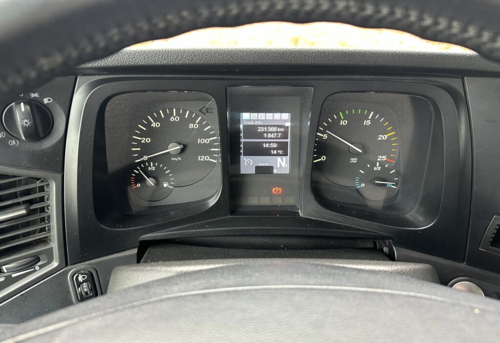2014 MB-Arocs 3248 8x4 Kipper
