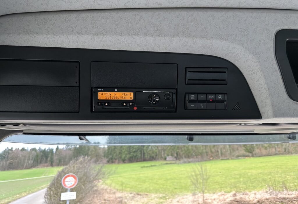 2014 MB-Arocs 3248 8x4 Kipper
