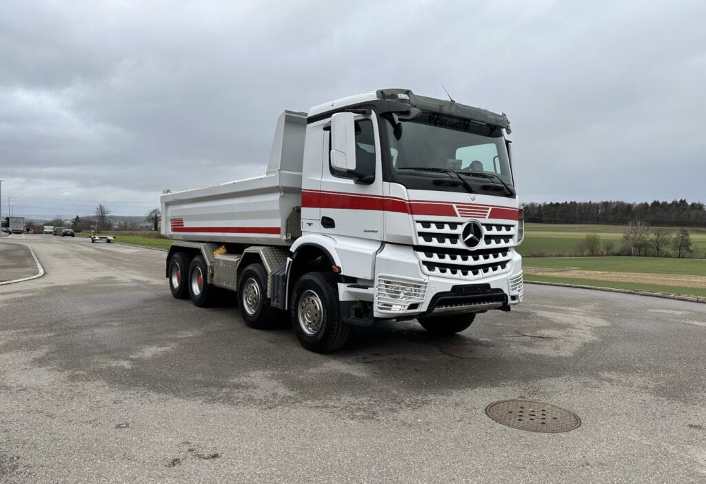 2014 MB-Arocs 3248 8x4 Kipper