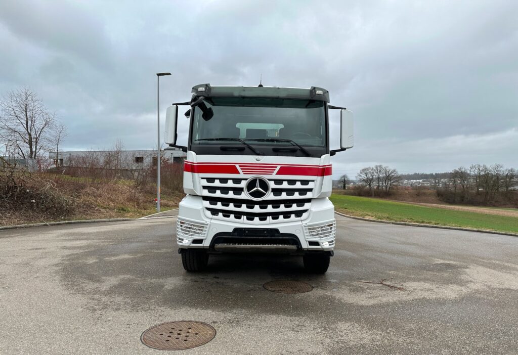 2014 MB-Arocs 3248 8x4 Kipper