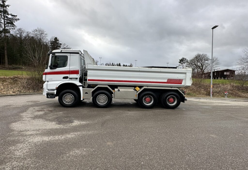 2014 MB-Arocs 3248 8x4 Kipper