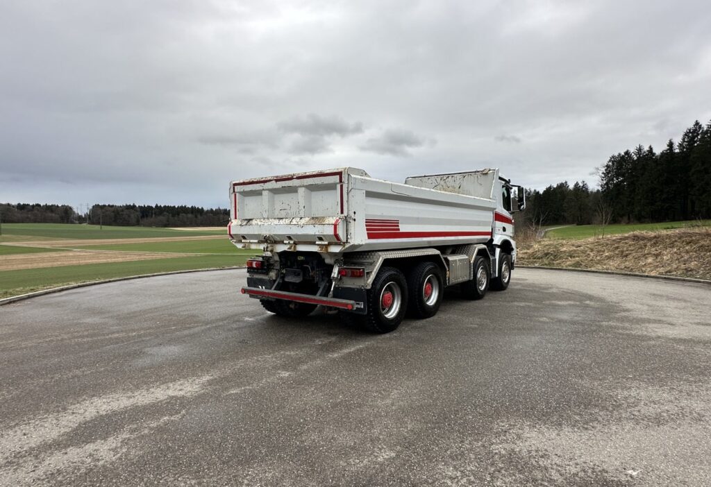 2014 MB-Arocs 3248 8x4 Kipper