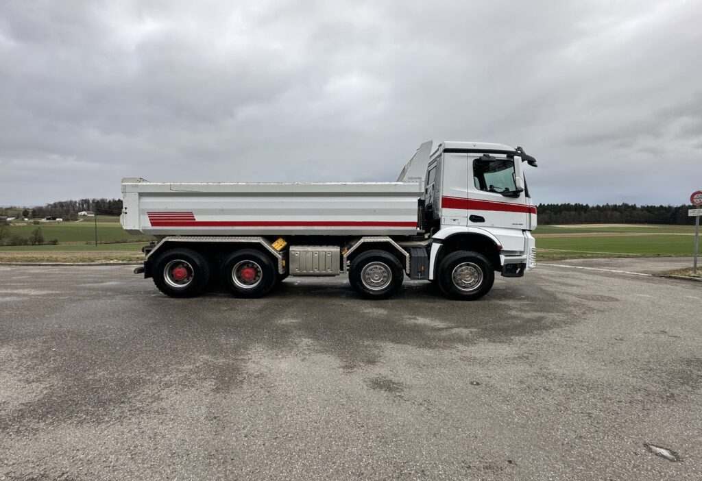 2014 MB-Arocs 3248 8x4 Kipper