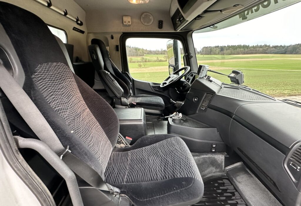 2014 MB-Arocs 3248 8x4 Kipper