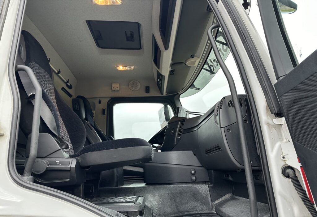 2014 MB-Arocs 3248 8x4 Kipper