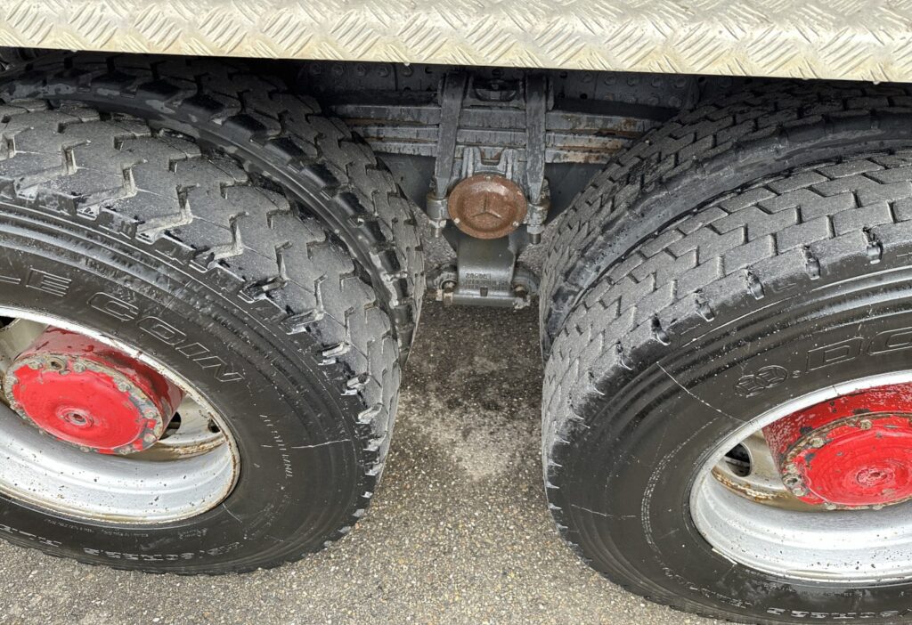 2014 MB-Arocs 3248 8x4 Kipper