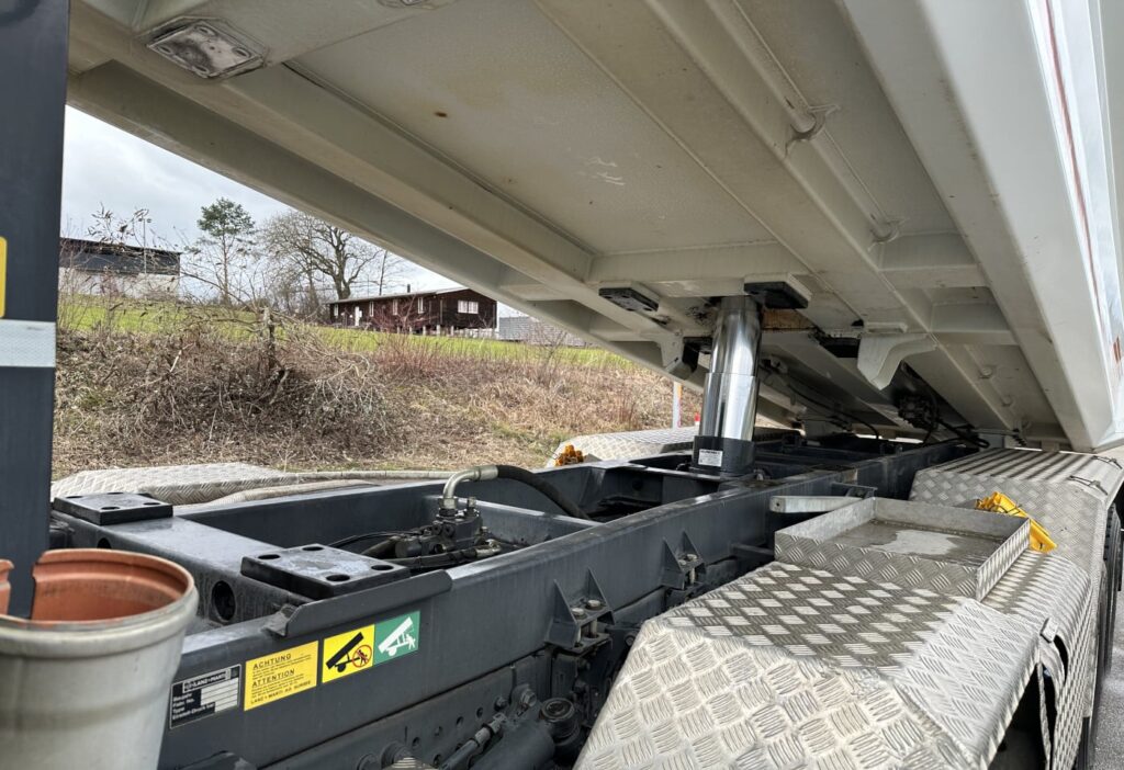 2014 MB-Arocs 3248 8x4 Kipper