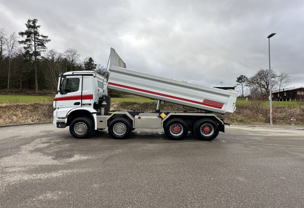 2014 MB-Arocs 3248 8x4 Kipper