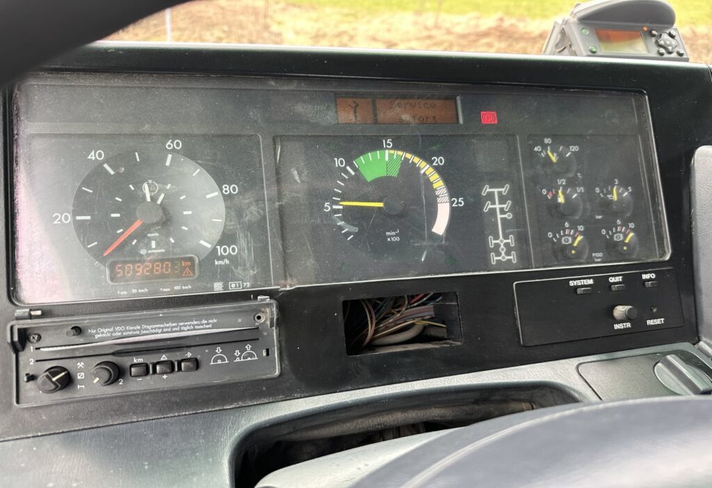 1999 MB-Actros 3240 8x4 Haken / Kran