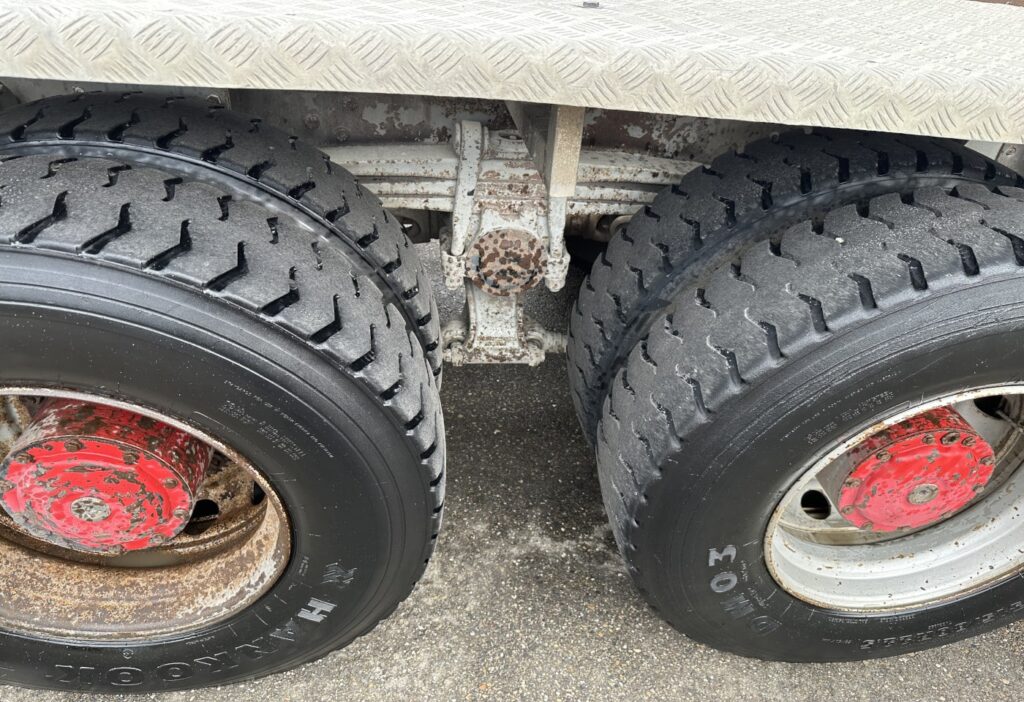 1999 MB-Actros 3240 8x4 Haken / Kran