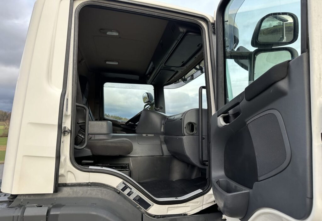 2010 Scania P360 LB4x2 Chassis-Kabine