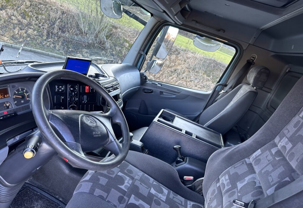 2010 MB-Atego 1324 4x2 Blache / HB