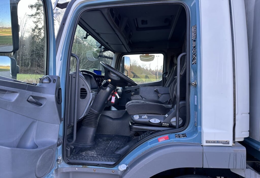 2010 MB-Atego 1324 4x2 Blache / HB
