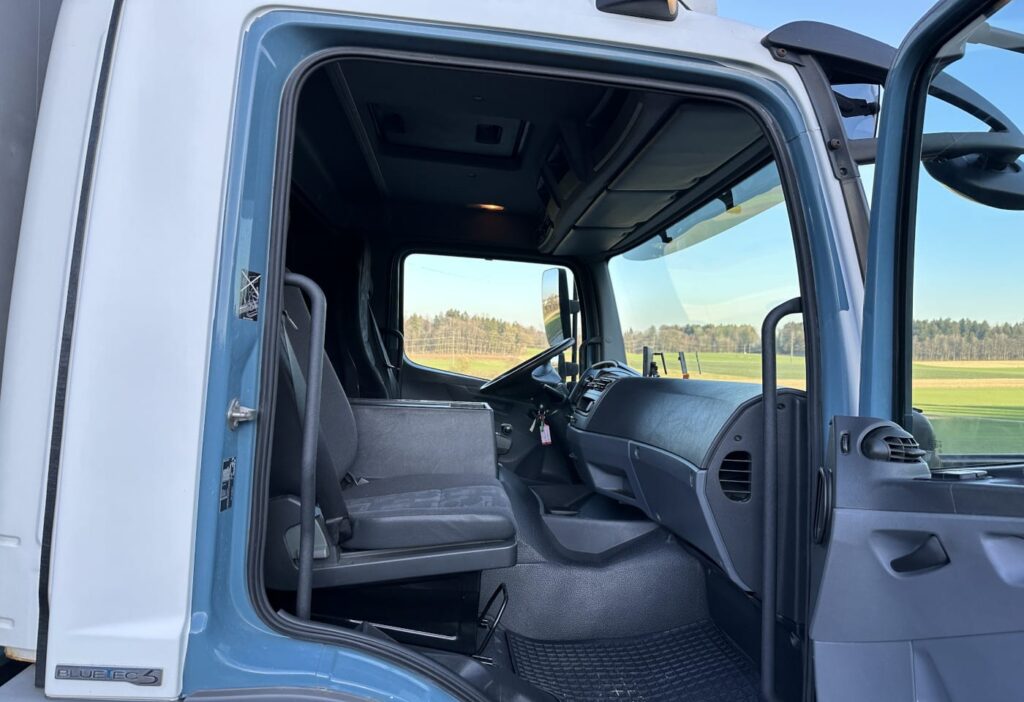 2010 MB-Atego 1324 4x2 Blache / HB