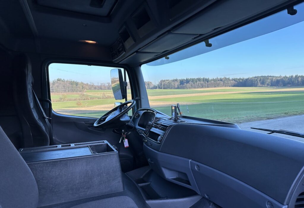 2010 MB-Atego 1324 4x2 Blache / HB