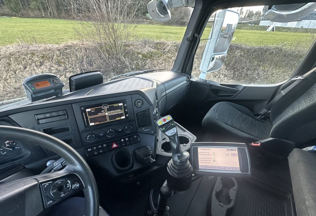 2017 Mercedes-Benz Arocs 3251 8x4 Hakengerät