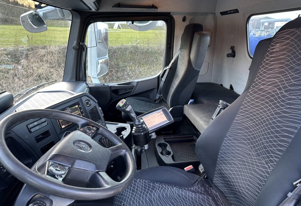 2017 Mercedes-Benz Arocs 3251 8x4 Hakengerät
