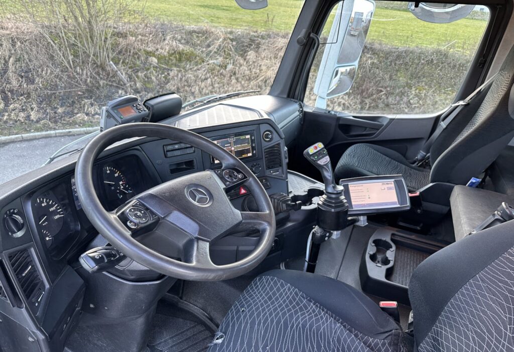2017 Mercedes-Benz Arocs 3251 8x4 Hakengerät