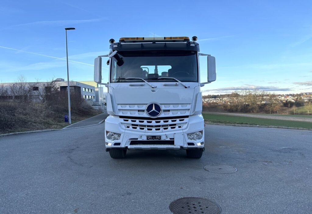 2017 Mercedes-Benz Arocs 3251 8x4 Hakengerät
