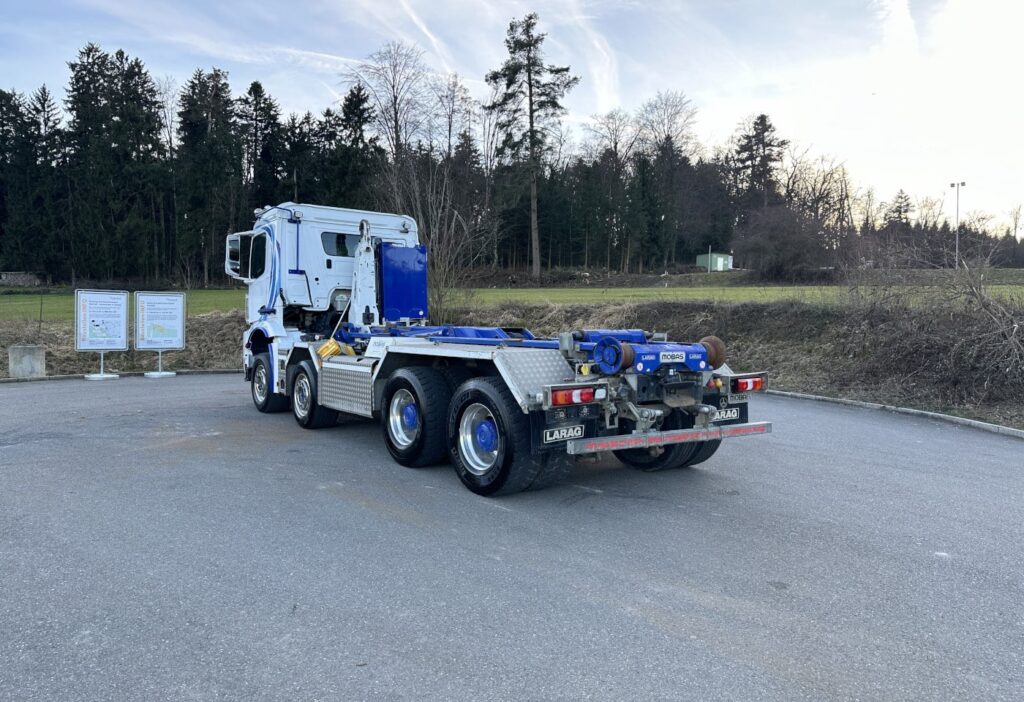 2017 Mercedes-Benz Arocs 3251 8x4 Hakengerät
