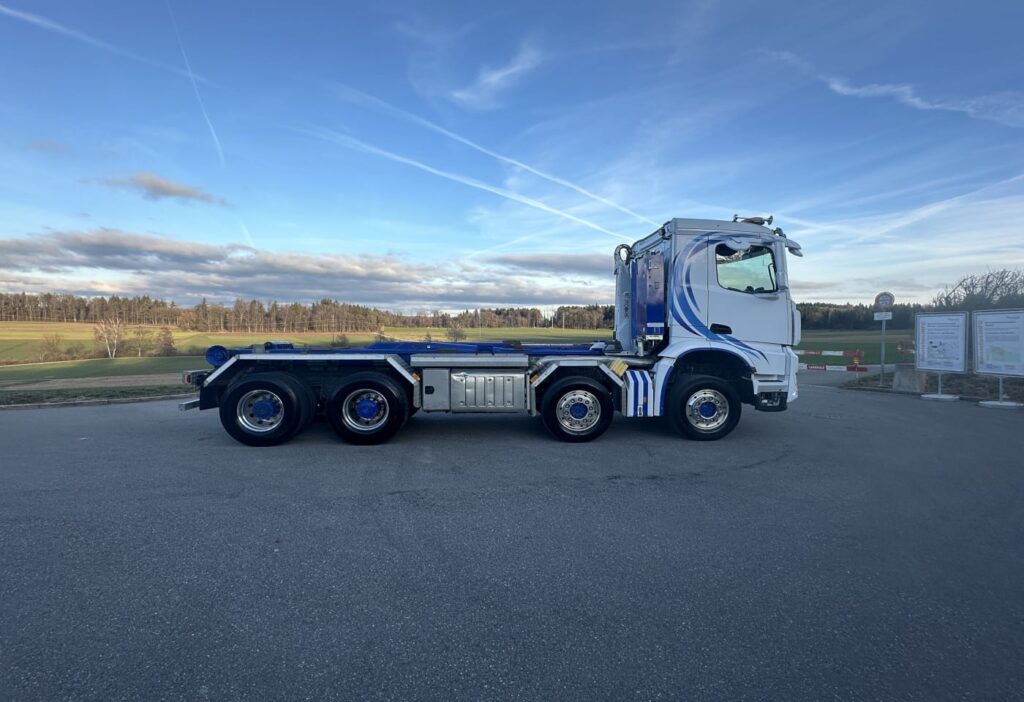 2017 Mercedes-Benz Arocs 3251 8x4 Hakengerät