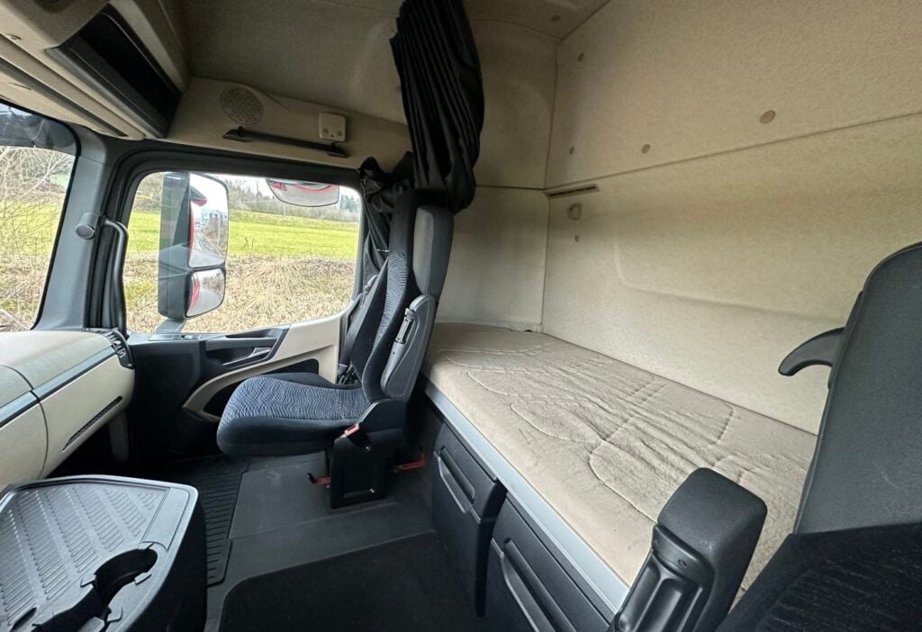 2015 Mercedes-Benz Actros 1842 4x2 Kasten / HB