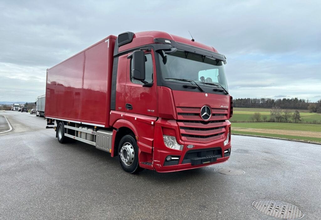 2015 Mercedes-Benz Actros 1842 4x2 Kasten / HB
