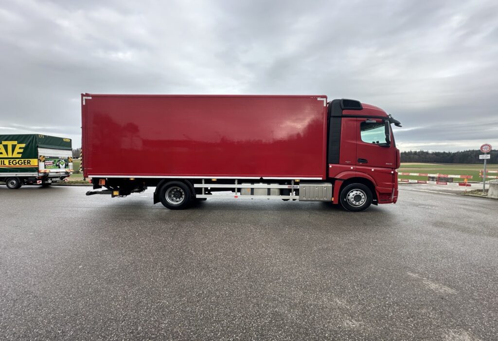2015 Mercedes-Benz Actros 1842 4x2 Kasten / HB