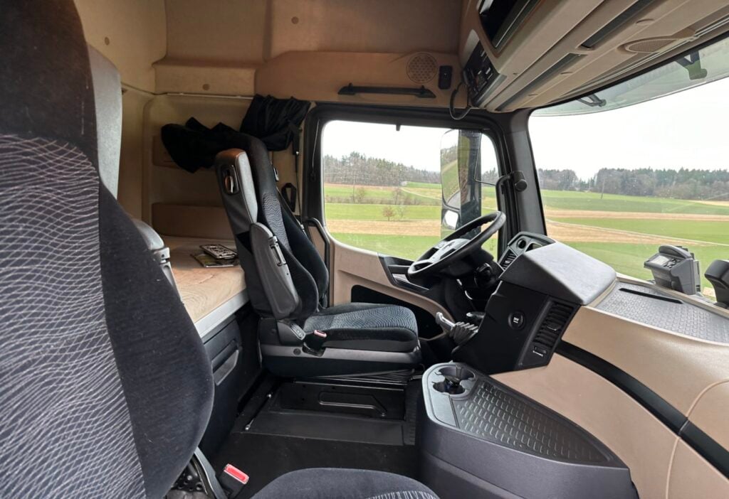 2015 Mercedes-Benz Actros 1842 4x2 Kasten / HB