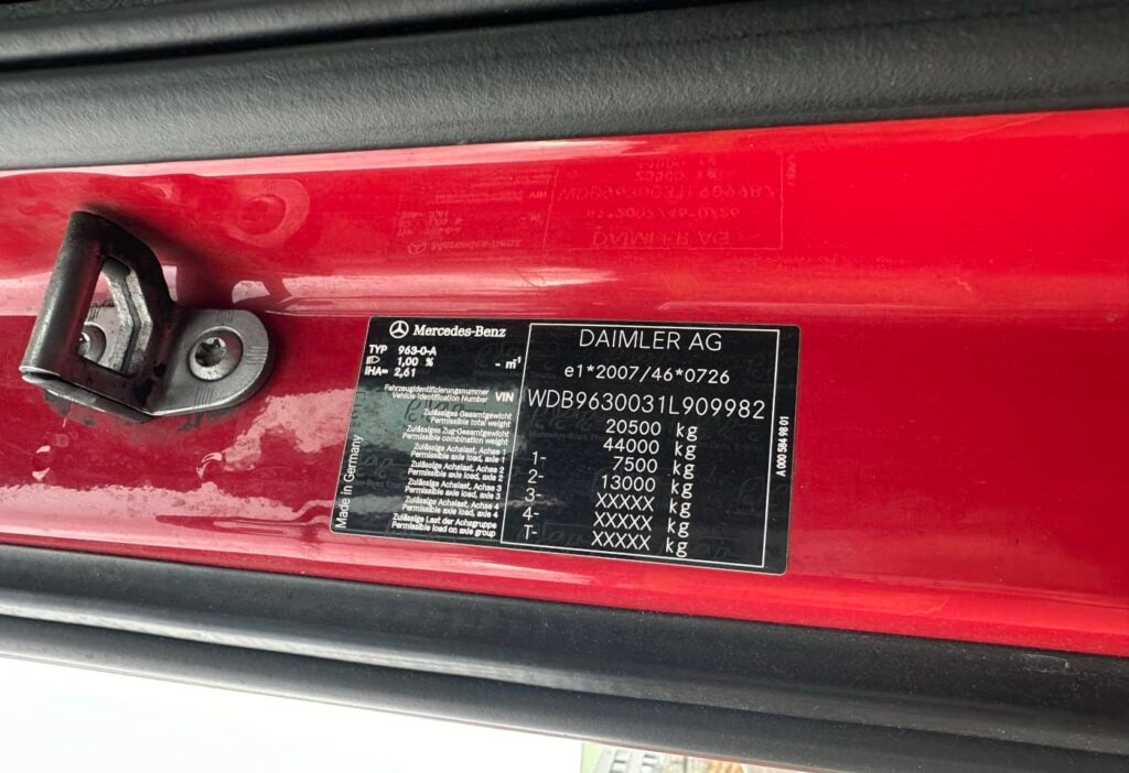 2015 Mercedes-Benz Actros 1842 4x2 Kasten / HB