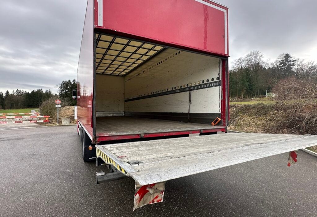2015 Mercedes-Benz Actros 1842 4x2 Kasten / HB
