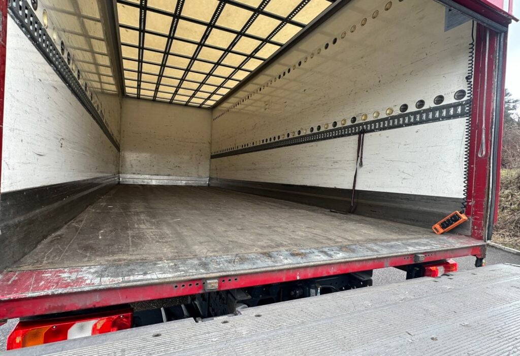 2015 Mercedes-Benz Actros 1842 4x2 Kasten / HB