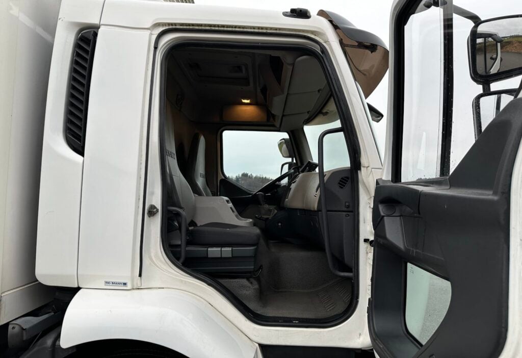 Renault Midlum 300-18H 4x2 KK + HB