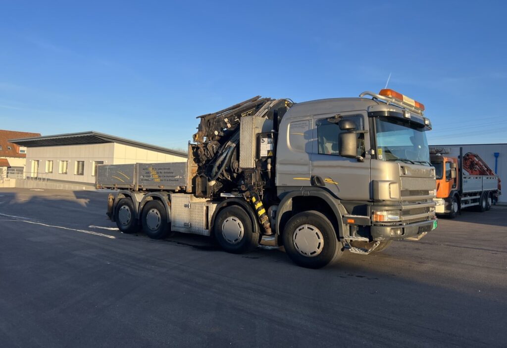 (D) 2001 Scania P124CB 8x4*6 Effer 920/6S JIB 4S+Winde