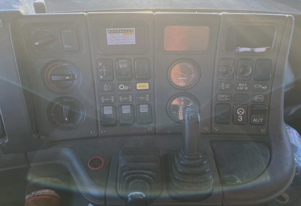 (D) 2001 Scania P124CB 8x4*6 Effer 920/6S JIB 4S+Winde