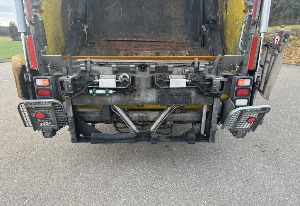 (D) 2015 Scania P360 LB 6x2 4MNB Kehrichtwagen