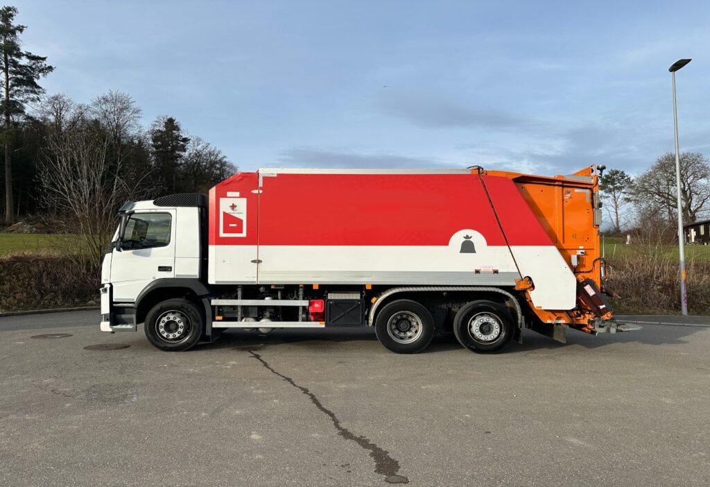 2016 Volvo FM-330 6x2R Kehrichtwagen
