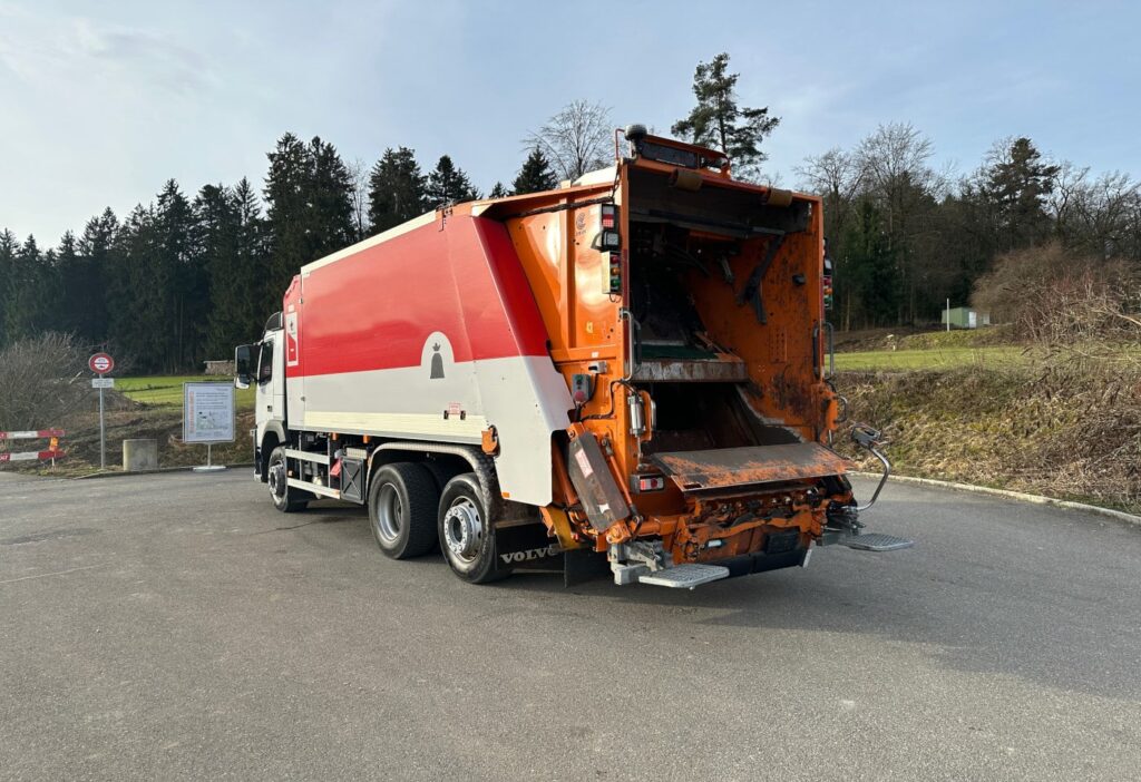2016 Volvo FM-330 6x2R Kehrichtwagen