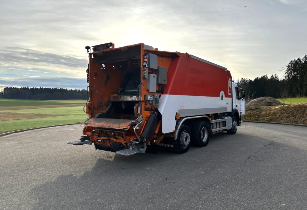 2016 Volvo FM-330 6x2R Kehrichtwagen
