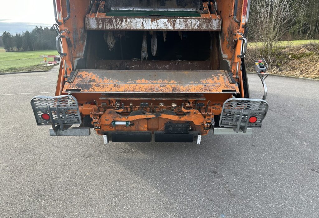 2016 Volvo FM-330 6x2R Kehrichtwagen