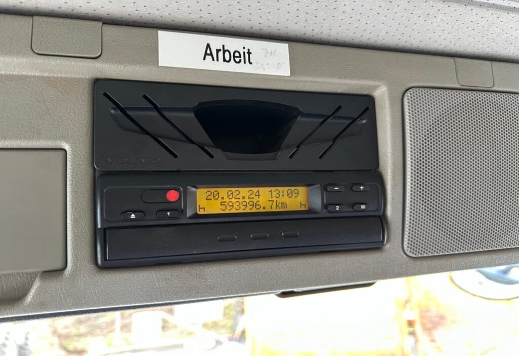 2006 Volvo FM-300 4x2R Kasten mit HB