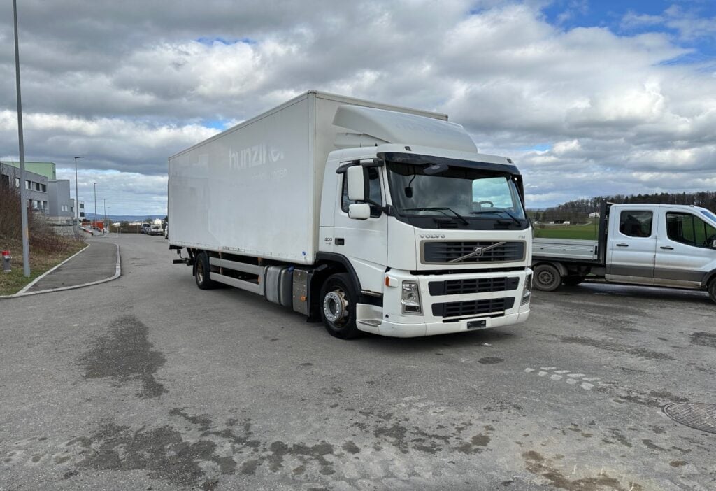 2006 Volvo FM-300 4x2R Kasten mit HB
