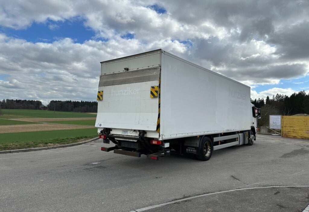 2006 Volvo FM-300 4x2R Kasten mit HB